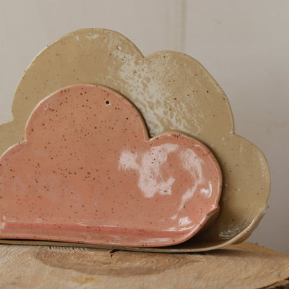 Stor skyformet hylde, cremefarvet - hylder oven på hinanden