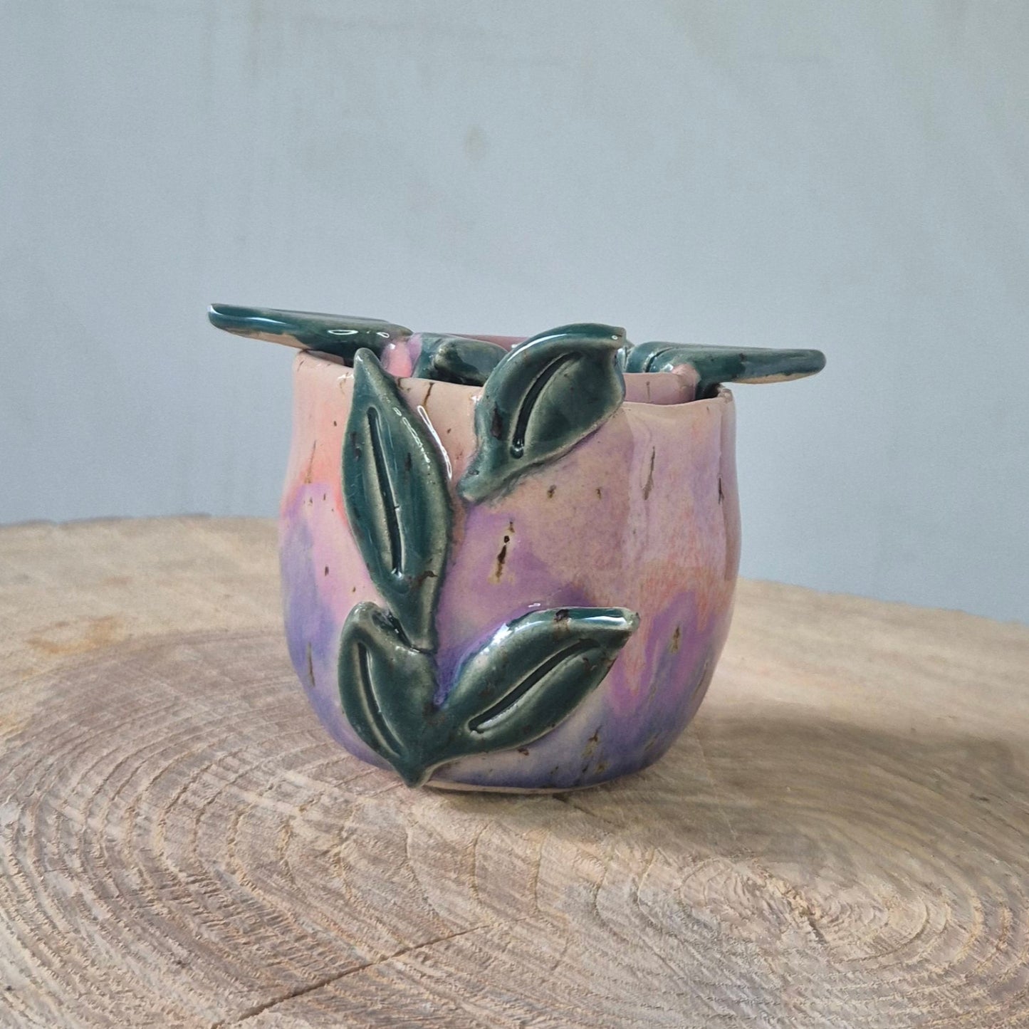 Te si, lilla og rosa med grønne blade