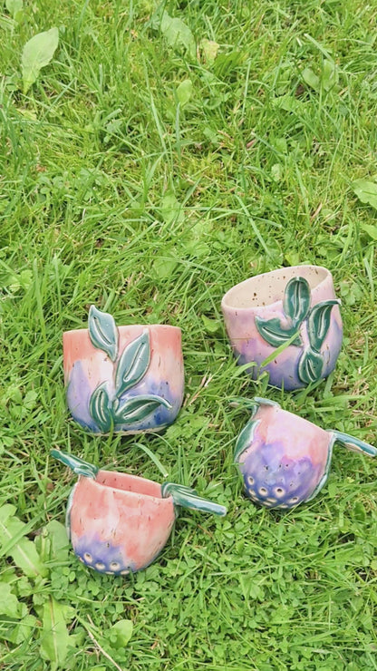 Te si, lyserød og lilla med grønne blade